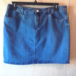 Jean skirt with fun pocket details 12